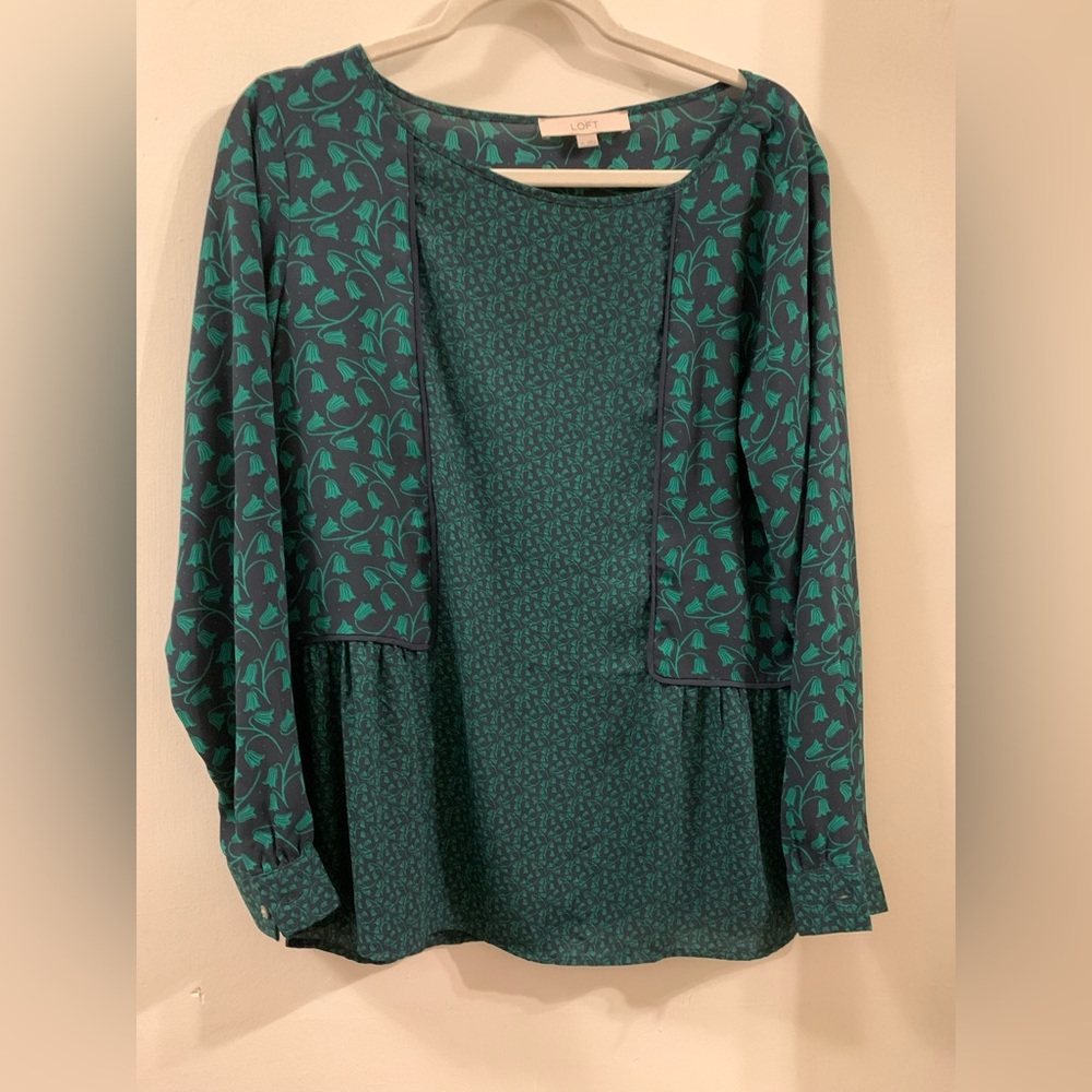 EUC Loft blouse size medium‎